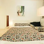 Cozy Spacious Apartment Near Downtown