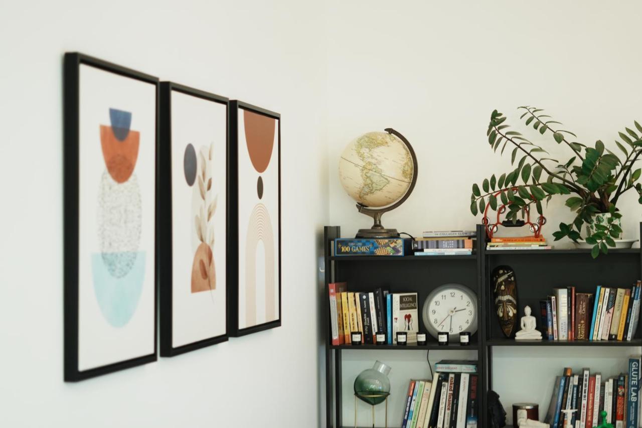 Cozy Spacious Near Downtown Apartment *